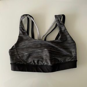Lululemon size 4 sports bra